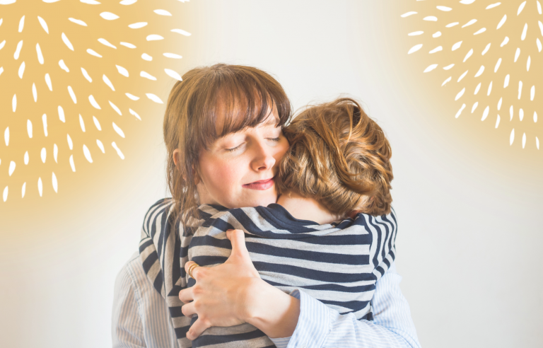 câlin maman enfant