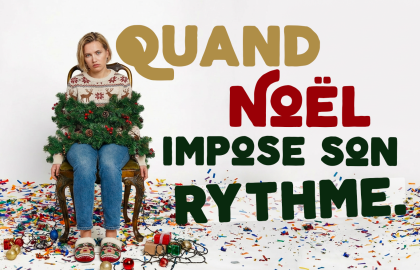 femme ligottée par des guirlandes de noel